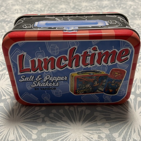 Superman Salt & Pepper Shakers - Picture 7 of 7